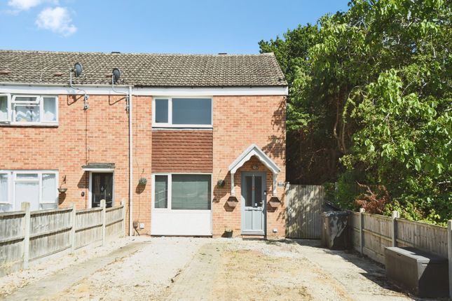 2 bed property, in Lancaster Close, £325,000