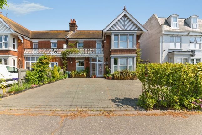 4 bed property, in Carnarvon Road, £465,000