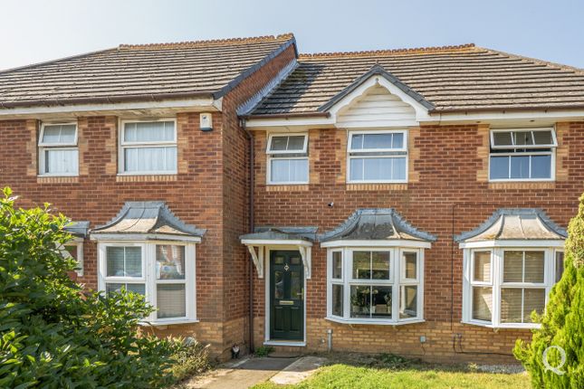 2 bed property, in Ivory Close, £250,000