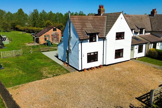 4 bed property, in Ewell Hall Chase, £730,000