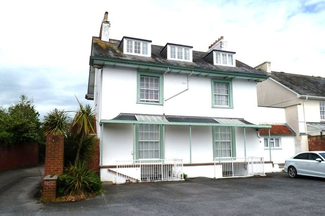 1 bed property, in Fore Street, £125,000