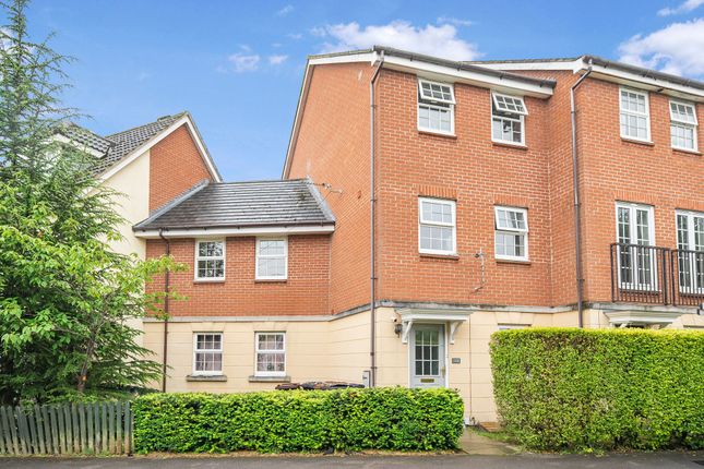 6 bed property, in Berry Way, £495,000