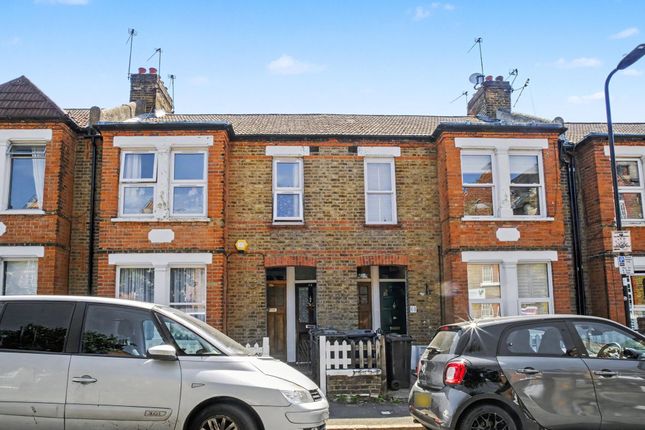 3 bed property, in Oaklands Road, £300,000