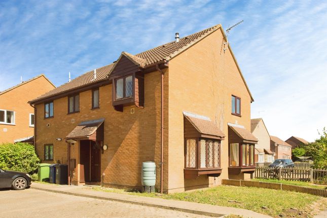 2 bed property, in The Rowans, £275,000