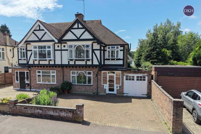 3 bed property, in De Vere Walk, £825,000
