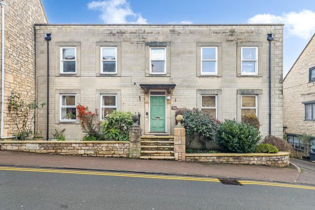 2 bed property, in New Street, £250,000