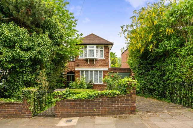 3 bed property, in Greenway, £1,525,000