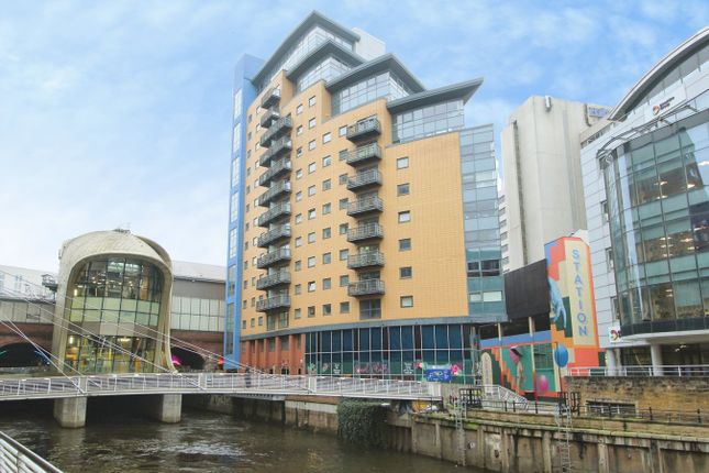 2 bed property, in Little Neville Street, £210,000