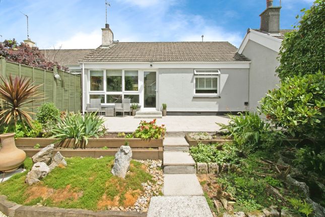 2 bed property, in Upland Crescent, £265,000