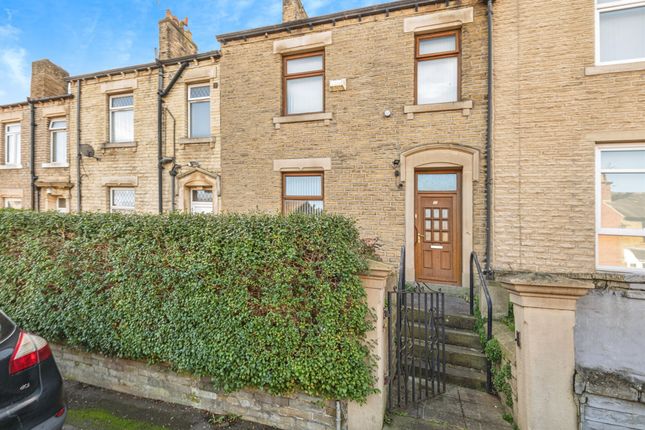 3 bed property, in Crescent Road, £190,000