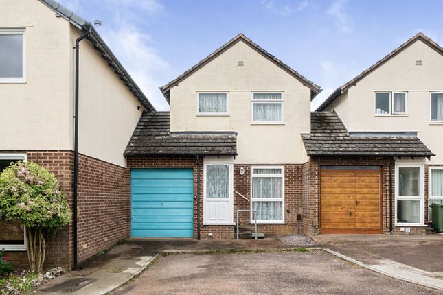 3 bed property, in St. James Close, £300,000