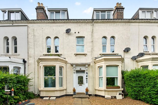 1 bed property, in Beech House, £145,000