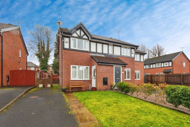 2 bed property, in Lemon Tree Walk, £135,000