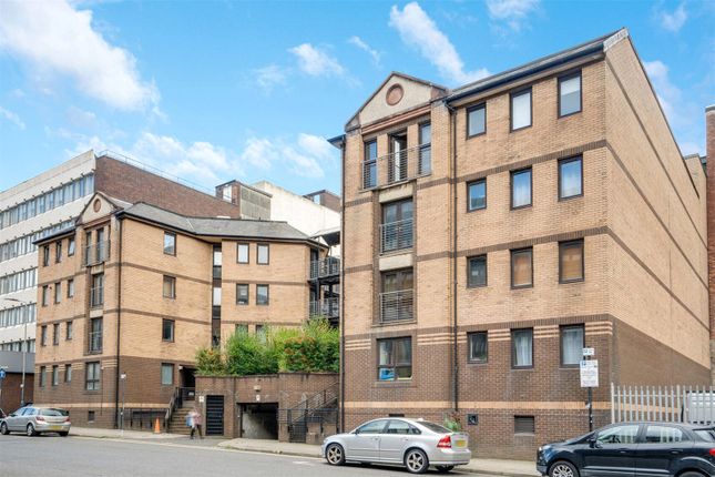 1 bed property, in Brown Street, £135,000