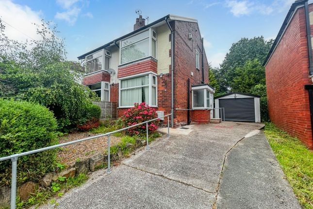 2 bed property, in Danesbury Road, £200,000