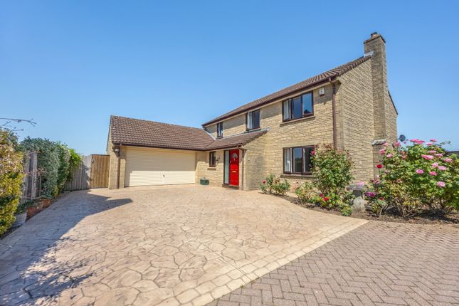 4 bed property, in The Mead, £675,000