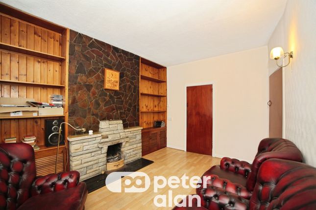 2 bed property, in Goodrich Crescent, £140,000
