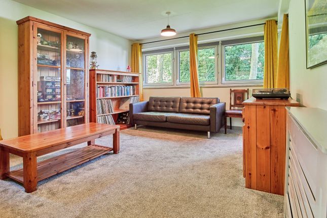 1 bed property, in Roman Way, £130,000