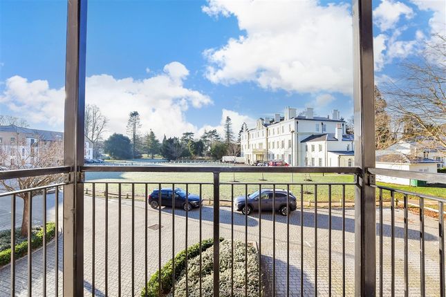 2 bed property, in Wills Crescent, £230,000