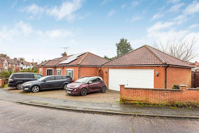 3 bed property, in Vegal Crescent, £575,000