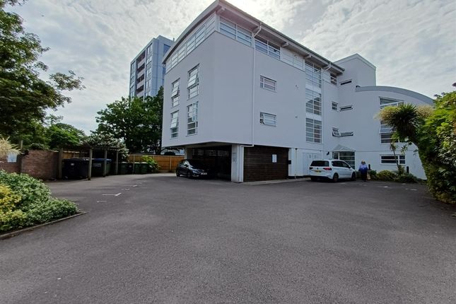 1 bed property, in Bridge Street, £178,000