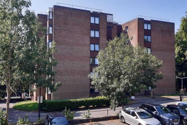 1 bed property, in Benwell Close, £35,000