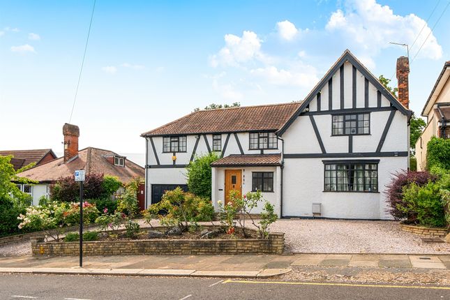 4 bed property, in Oak Avenue, £1,470,000