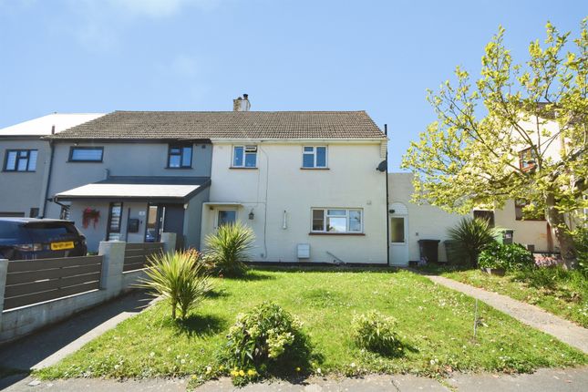 3 bed property, in Boleyns Avenue, £300,000