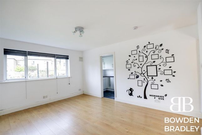 1 bed property, in Ashville Road, £250,000