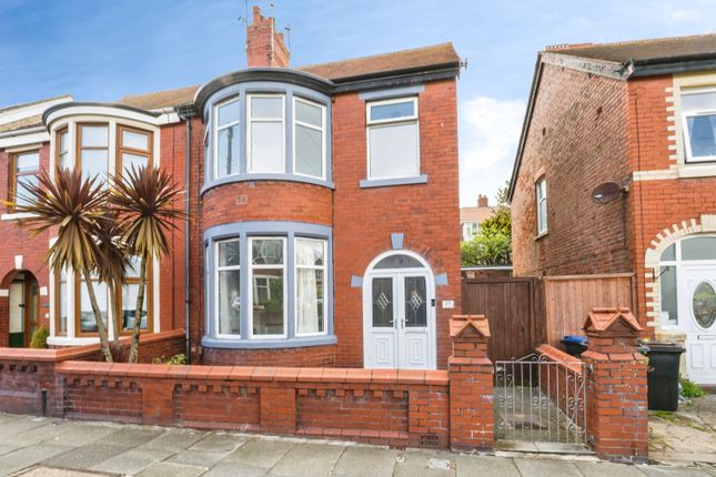 4 bed property, in Collingwood Avenue, £175,000