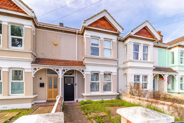 5 bed property, in Westcourt Road, £425,000