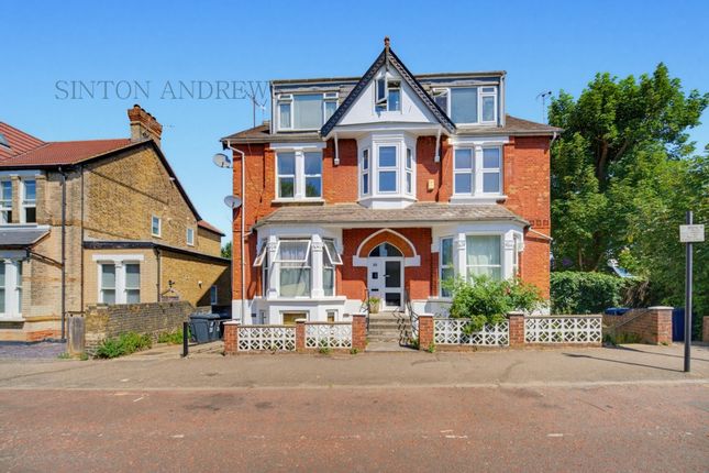 2 bed property, in Hastings Road, £390,000