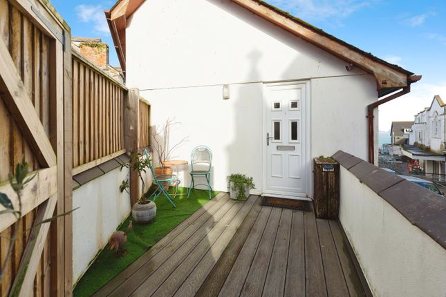 1 bed property, in Gover Lane, £170,000