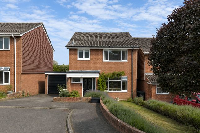 3 bed property, in Oak Close, £535,000