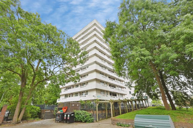 2 bed property, in Winstanley Estate, £215,000