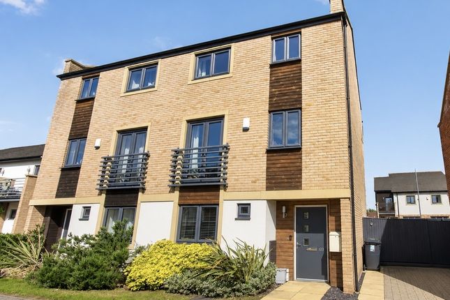 4 bed property, in Hawksbill Way, £325,000