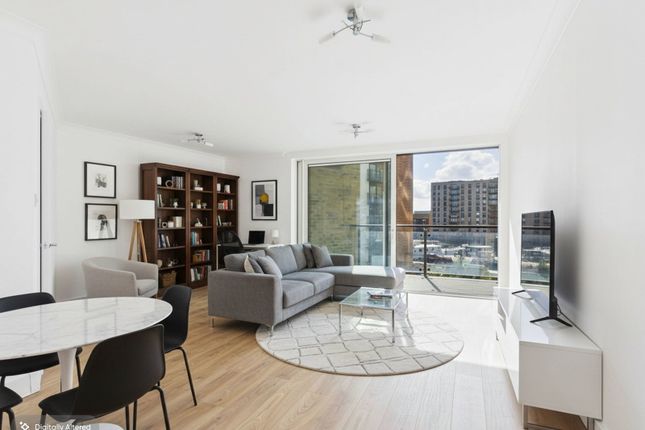 2 bed property, in 80 Boardwalk Place, £525,000