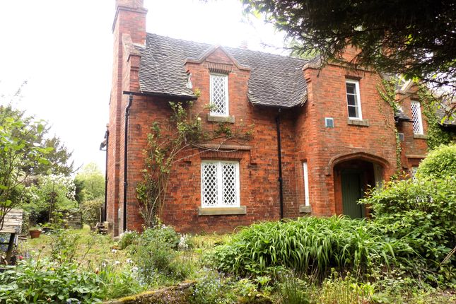 2 bed property, in Aston Lane, £235,000