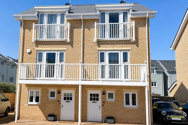 4 bed property, in Massachusetts Place, £550,000