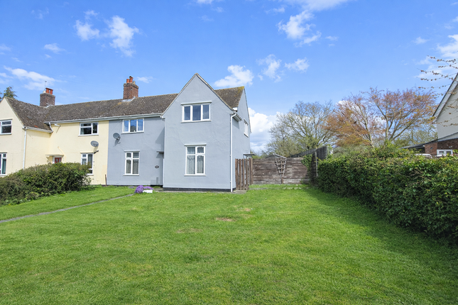 3 bed property, in Lyons Hall Road, £350,000