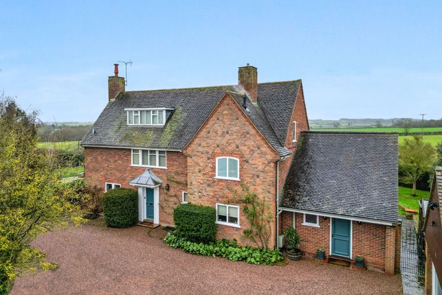 4 bed property, in Chevington Mead, £890,000