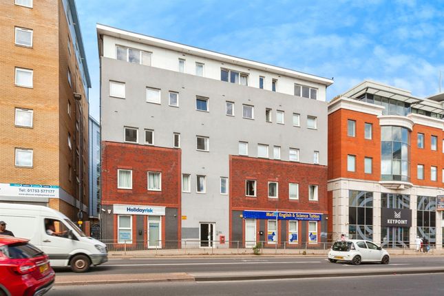 1 bed property, in High Street, £100,000