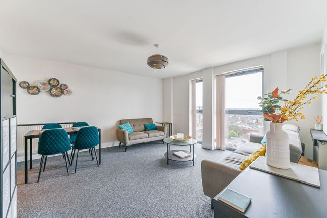 3 bed property, in London Road, £260,000
