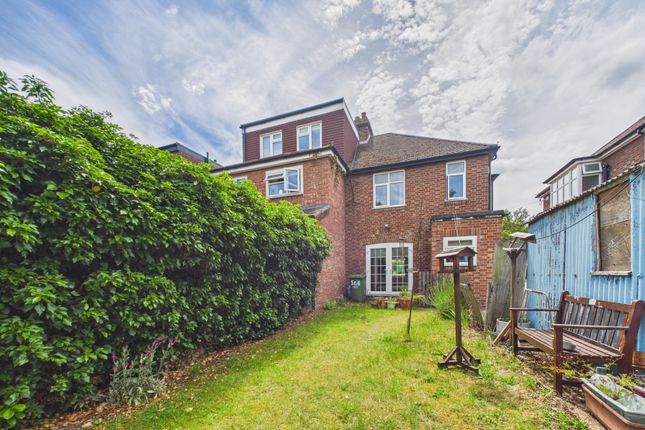 3 bed property, in Lovell Road, £425,000