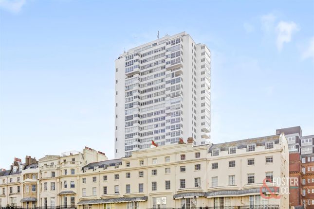 2 bed property, in St. Margarets Place, £300,000