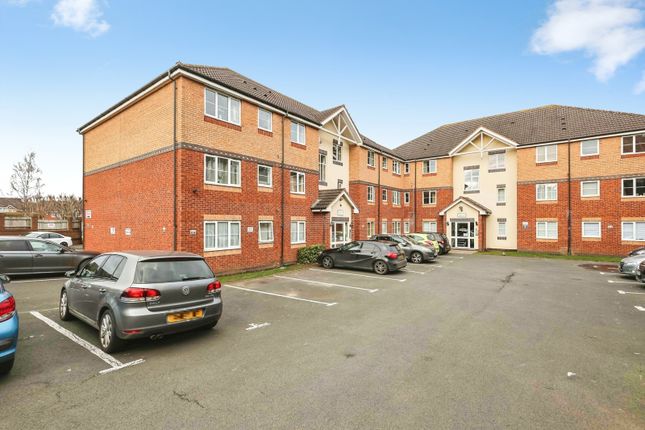 2 bed property, in Warwick Road, £150,000