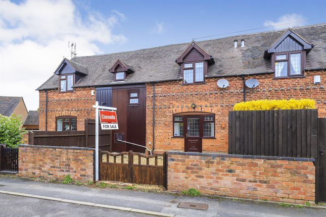 2 bed property, in Finchfield Lane, £240,000