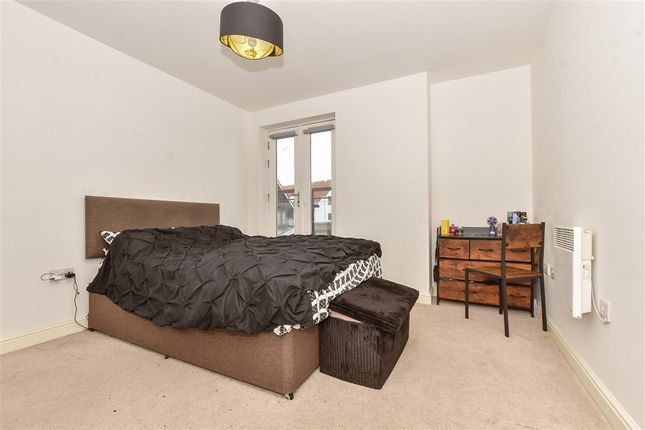 1 bed property, in Great Stour Mews, £190,000