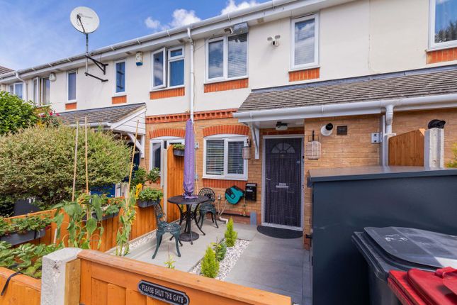 2 bed property, in Tilbury Walk, £450,000
