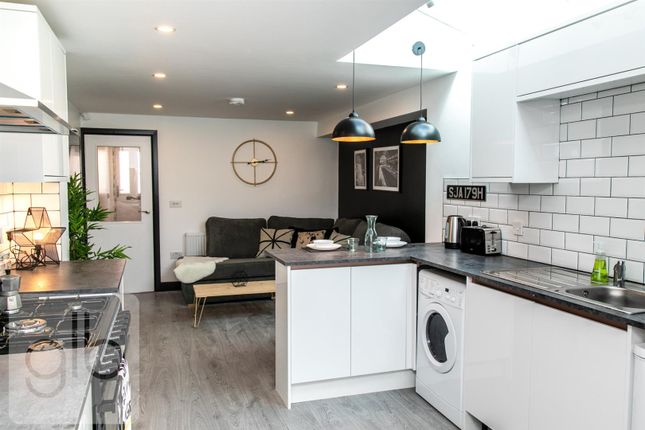 5 bed property, in Dean Street, £315,000